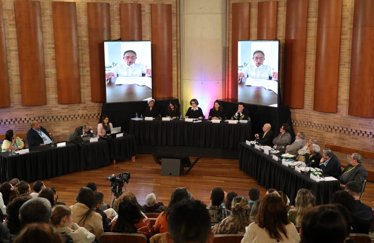 Espacios restaurativos: La primera Audiencia de Reconocimiento de la JEP